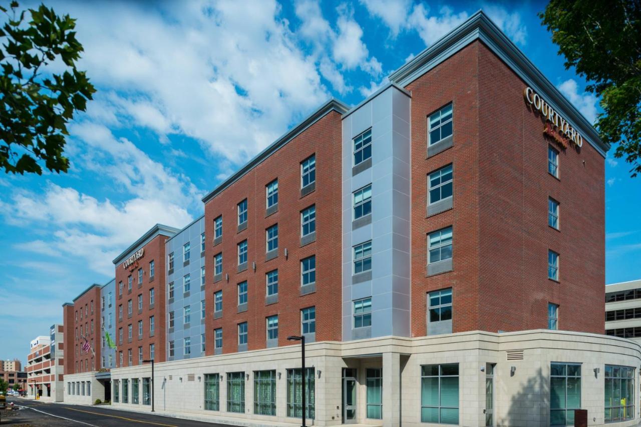 Hôtel Courtyard By Marriott Edgewater Nyc Area Extérieur photo